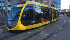 Eerste tram passeert Jaarbeursplein over vernieuwd spoor