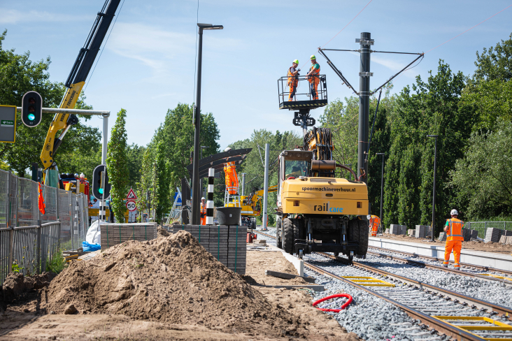 Rick Huisinga Opbouw halte Fokkesteeg en plaatsen bedrading voor de bovenleiding.
