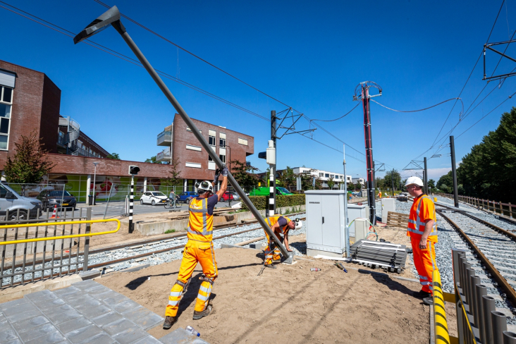 Nieuwe lichtmasten op perron eindhalte IJsselstein