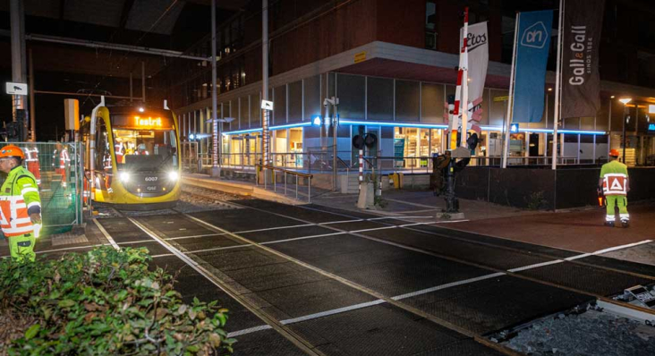 Zondagochtend 4.30 uur: passage bij halte IJsselstein-Binnenstad. Foto: Rick Huisinga