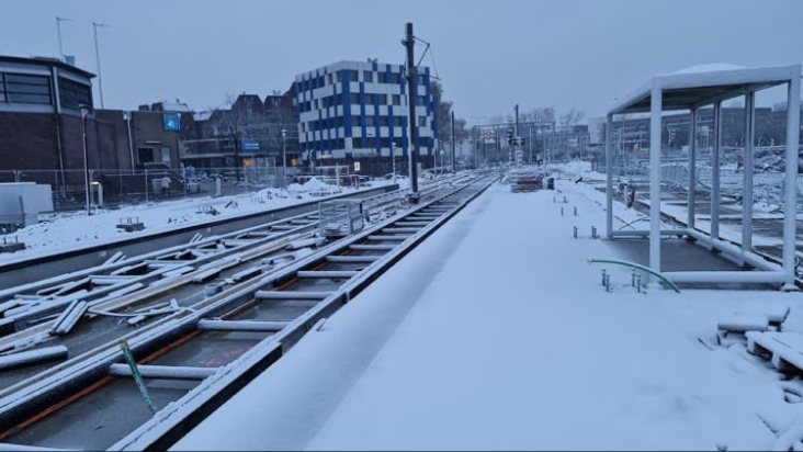 Nieuwe trambaan en halte in de sneeuw op 1 april. Foto Herman Boswijk 