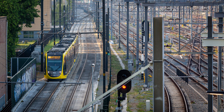 Tram 22 op spoor bij Utrecht CS